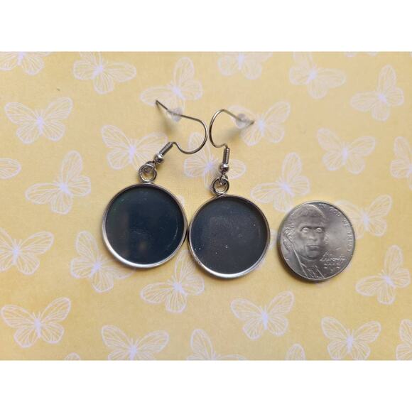 Lei and Wren pendant earrings made with Girls of Paper and Fire book pages - Picture 2 of 3